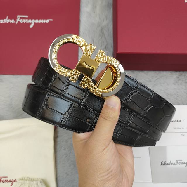 代购级菲拉格慕男士腰带 Salvatore Ferragamo 全新系列 展现独居一格的视觉效果 充满时尚休闲气息 实用性和款式并重 男士必备饰品 宽度 35M